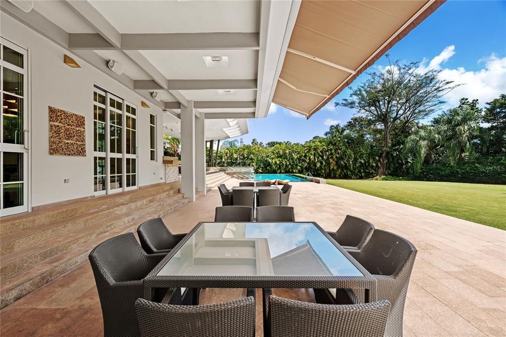 For Sale: $10,000,000 (7 beds, 8 baths, 10000 Square Feet)