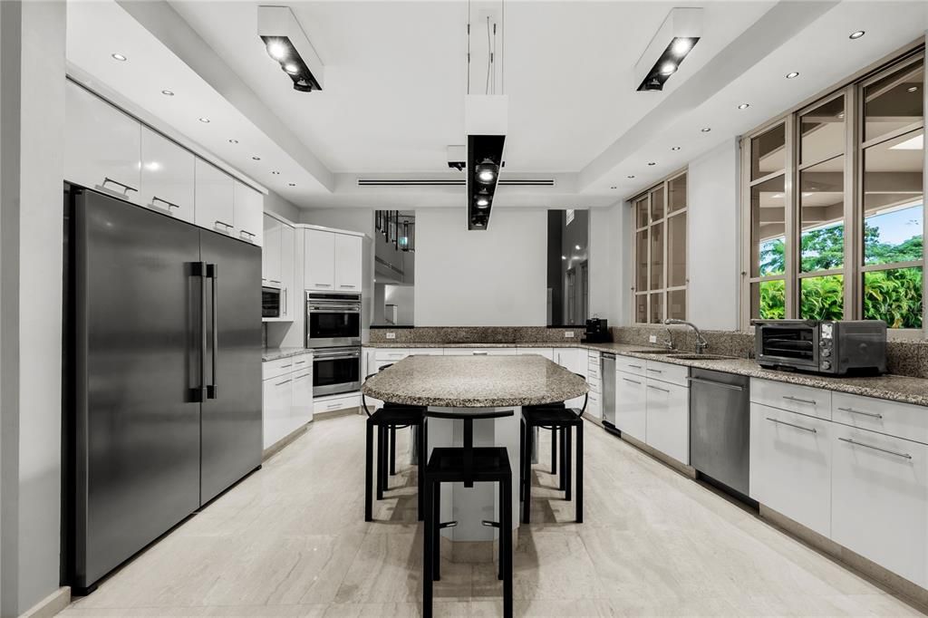 For Sale: $10,000,000 (7 beds, 8 baths, 10000 Square Feet)