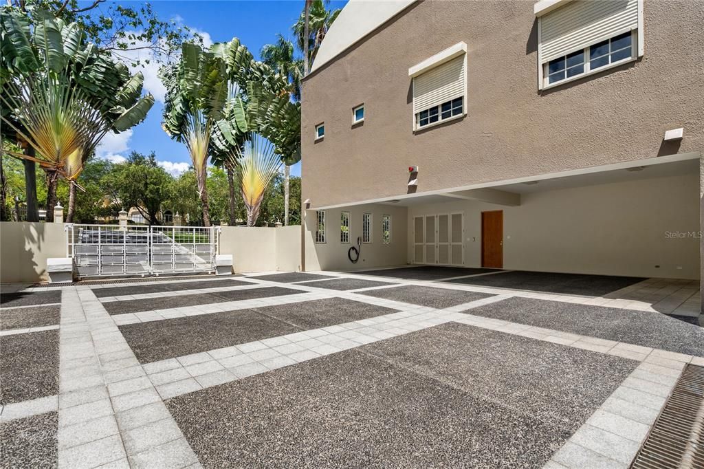 For Sale: $10,000,000 (7 beds, 8 baths, 10000 Square Feet)