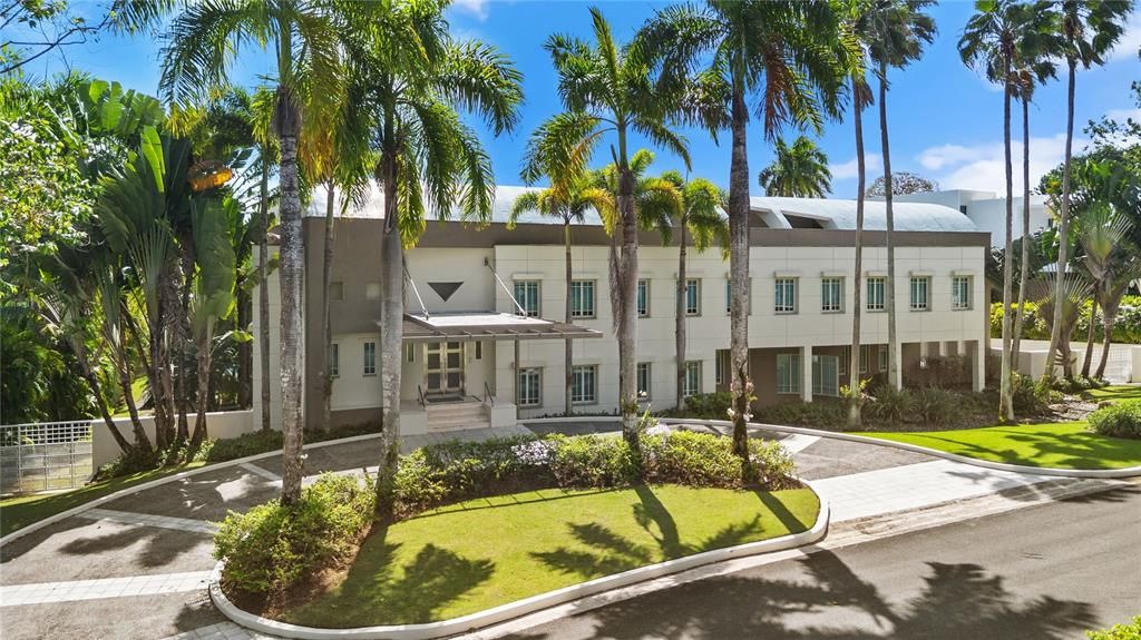 For Sale: $10,000,000 (7 beds, 8 baths, 10000 Square Feet)