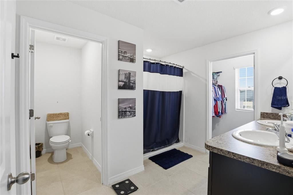En Venta: $389,500 (5 camas, 3 baños, 2634 Pies cuadrados)