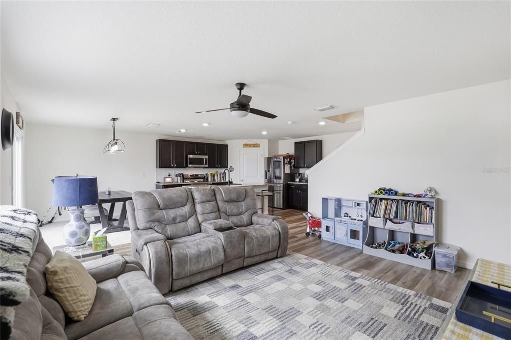 En Venta: $389,500 (5 camas, 3 baños, 2634 Pies cuadrados)