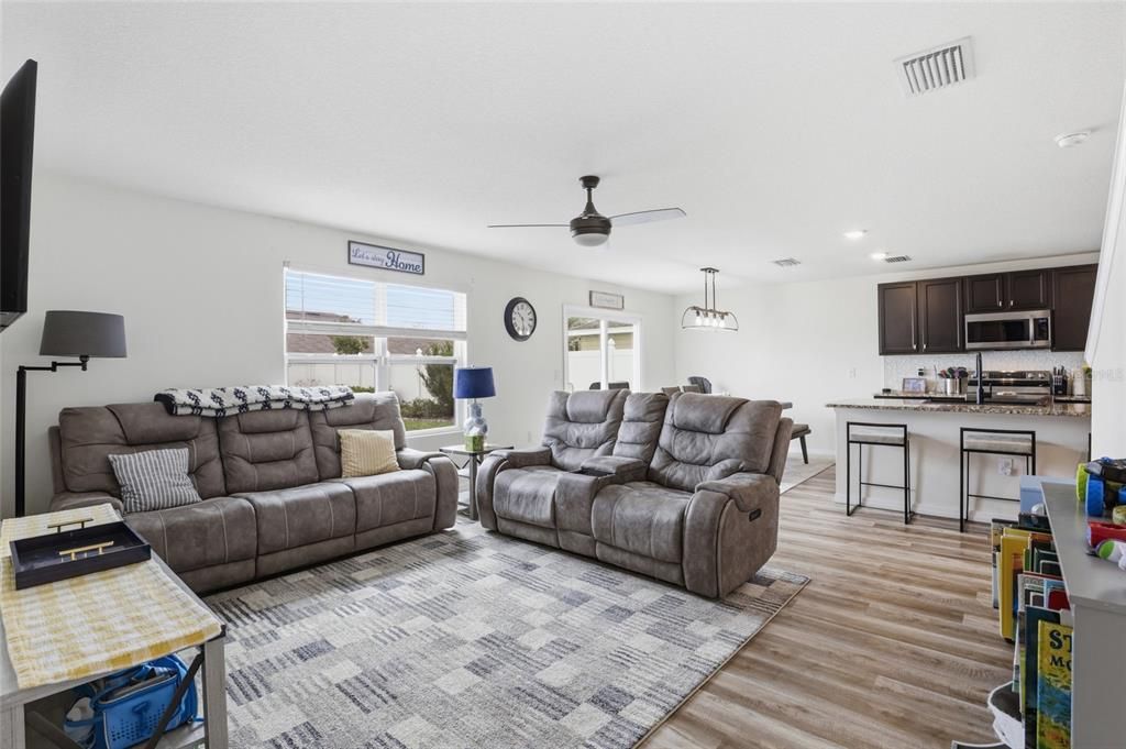 En Venta: $389,500 (5 camas, 3 baños, 2634 Pies cuadrados)