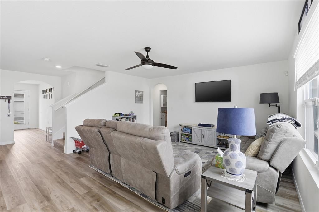 En Venta: $389,500 (5 camas, 3 baños, 2634 Pies cuadrados)