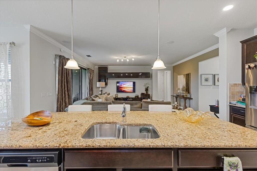 Activo con contrato: $780,000 (6 camas, 4 baños, 3648 Pies cuadrados)