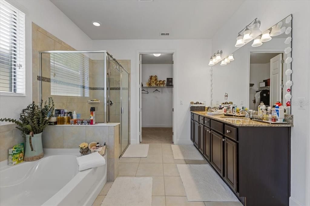 Activo con contrato: $780,000 (6 camas, 4 baños, 3648 Pies cuadrados)