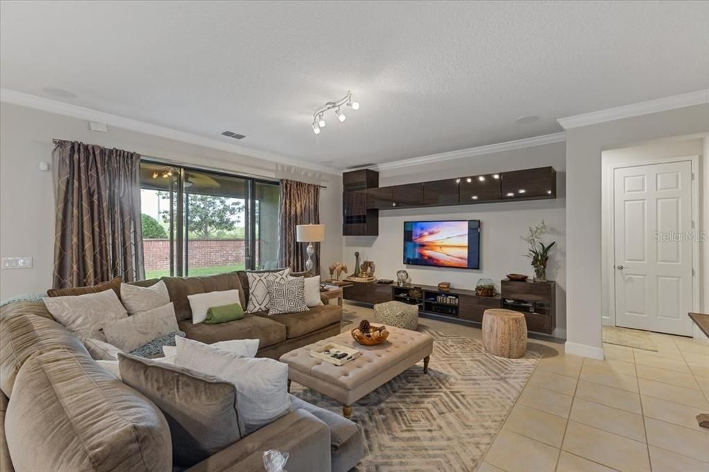 Activo con contrato: $780,000 (6 camas, 4 baños, 3648 Pies cuadrados)