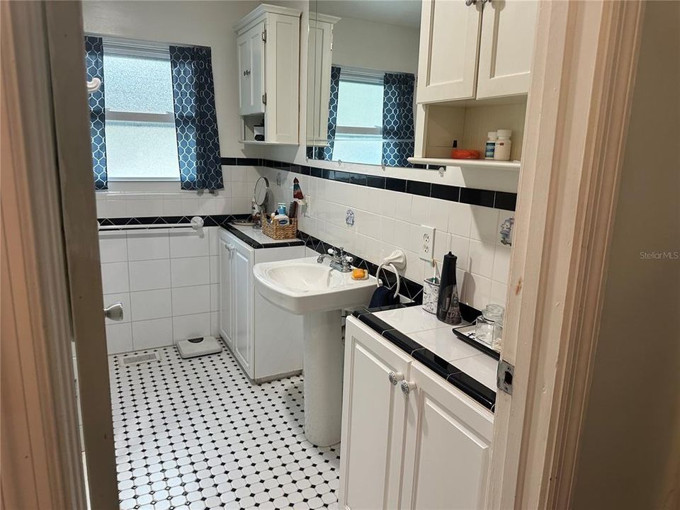 Activo con contrato: $470,000 (2 camas, 1 baños, 1056 Pies cuadrados)