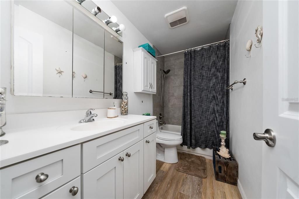 На продажу: $799,000 (4 спален, 2 ванн, 1803 Квадратных фут)