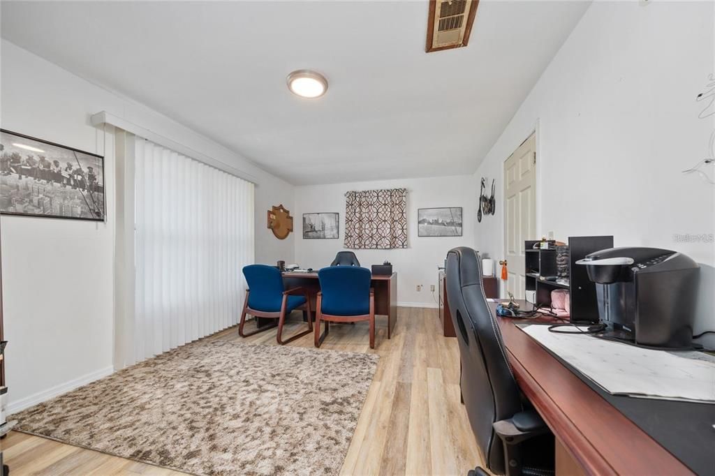 На продажу: $799,000 (4 спален, 2 ванн, 1803 Квадратных фут)