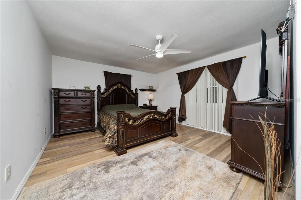 На продажу: $799,000 (4 спален, 2 ванн, 1803 Квадратных фут)