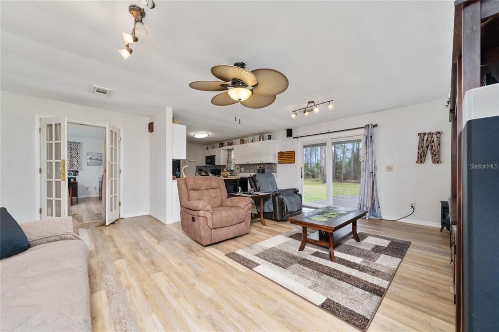 На продажу: $799,000 (4 спален, 2 ванн, 1803 Квадратных фут)