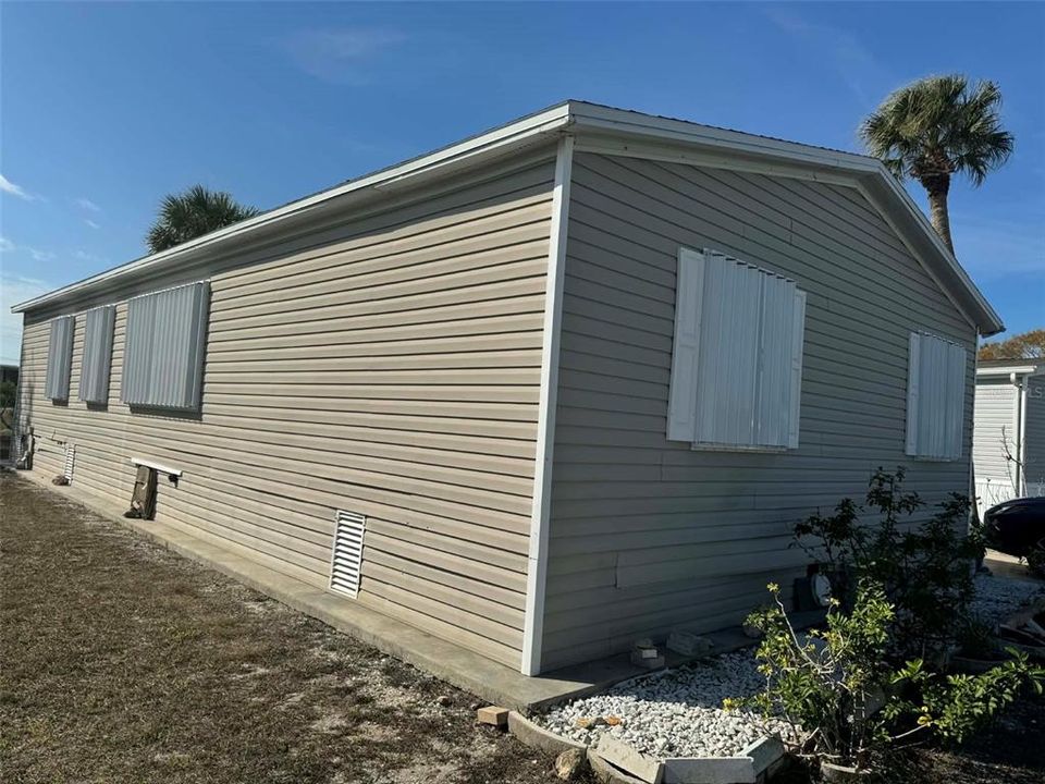 合同活跃: $139,900 (2 贝兹, 2 浴室, 1404 平方英尺)