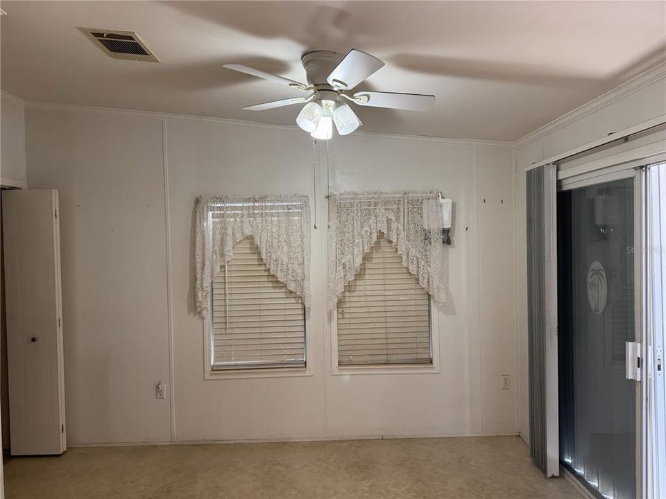 合同活跃: $139,900 (2 贝兹, 2 浴室, 1404 平方英尺)