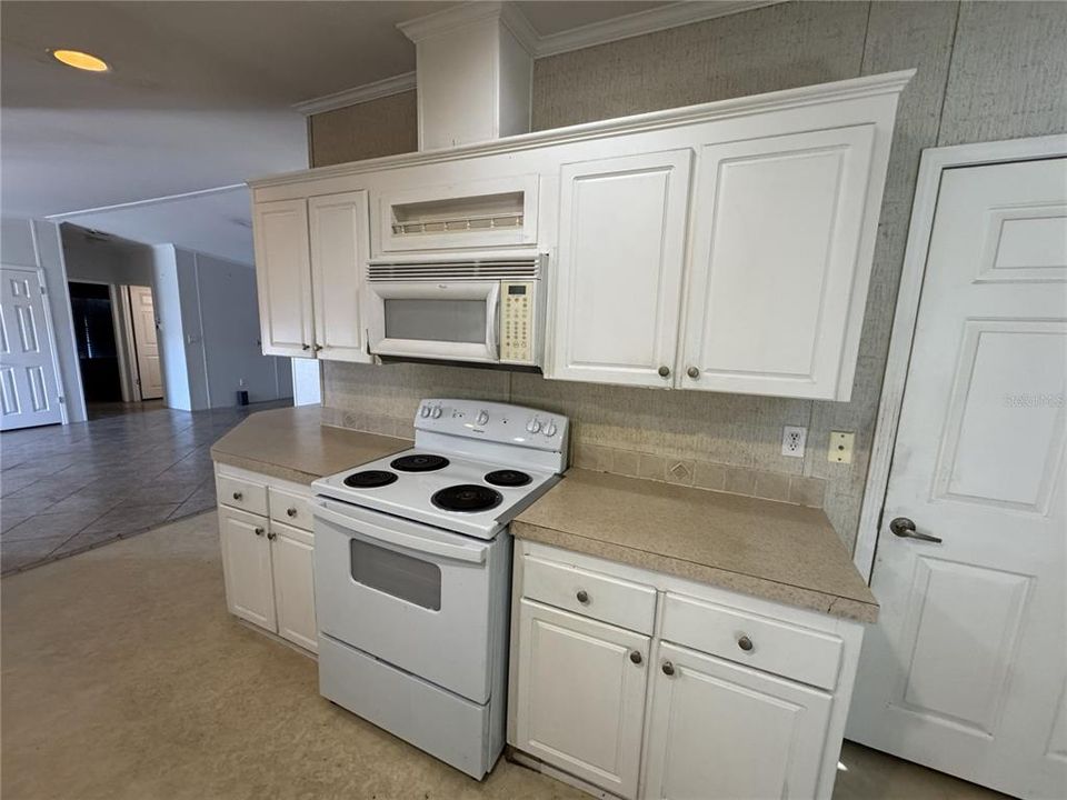 合同活跃: $139,900 (2 贝兹, 2 浴室, 1404 平方英尺)