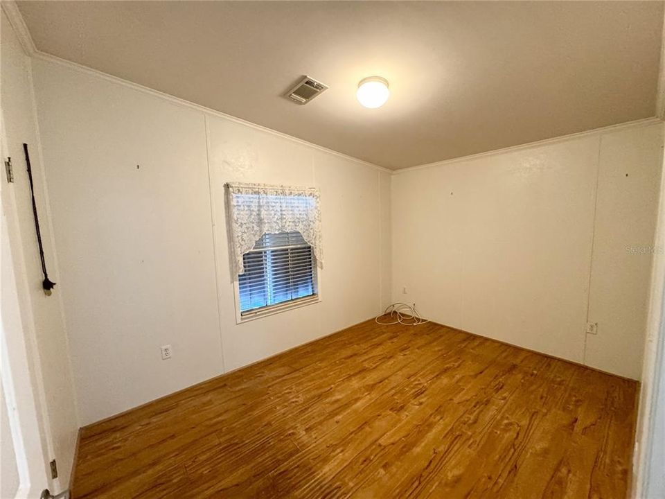 合同活跃: $139,900 (2 贝兹, 2 浴室, 1404 平方英尺)