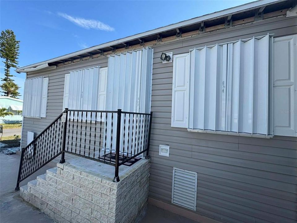 合同活跃: $139,900 (2 贝兹, 2 浴室, 1404 平方英尺)