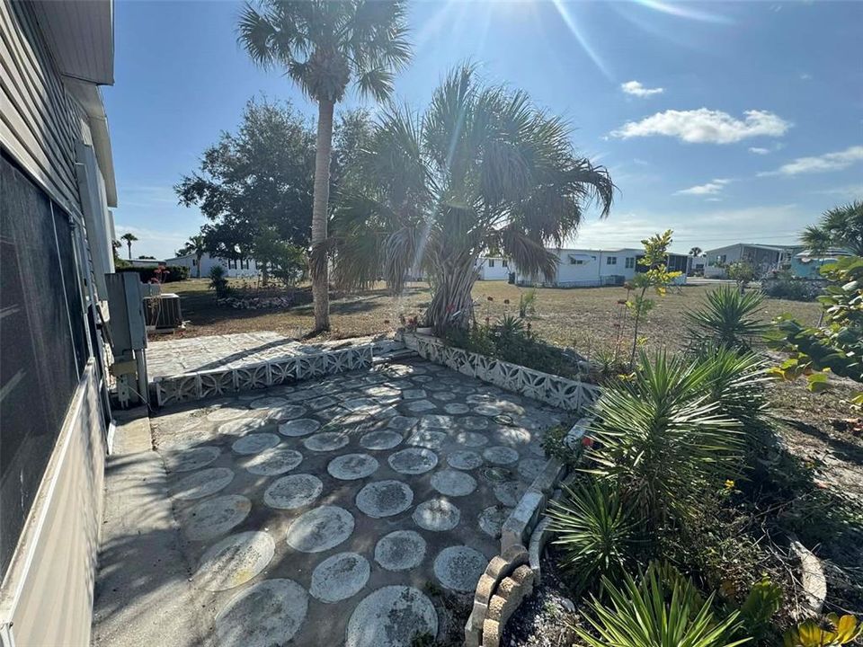 合同活跃: $139,900 (2 贝兹, 2 浴室, 1404 平方英尺)