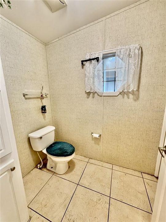 合同活跃: $139,900 (2 贝兹, 2 浴室, 1404 平方英尺)