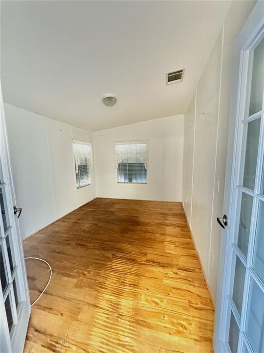 合同活跃: $139,900 (2 贝兹, 2 浴室, 1404 平方英尺)