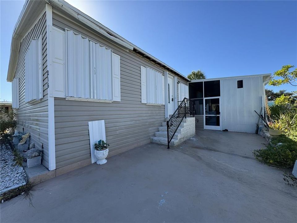 合同活跃: $139,900 (2 贝兹, 2 浴室, 1404 平方英尺)