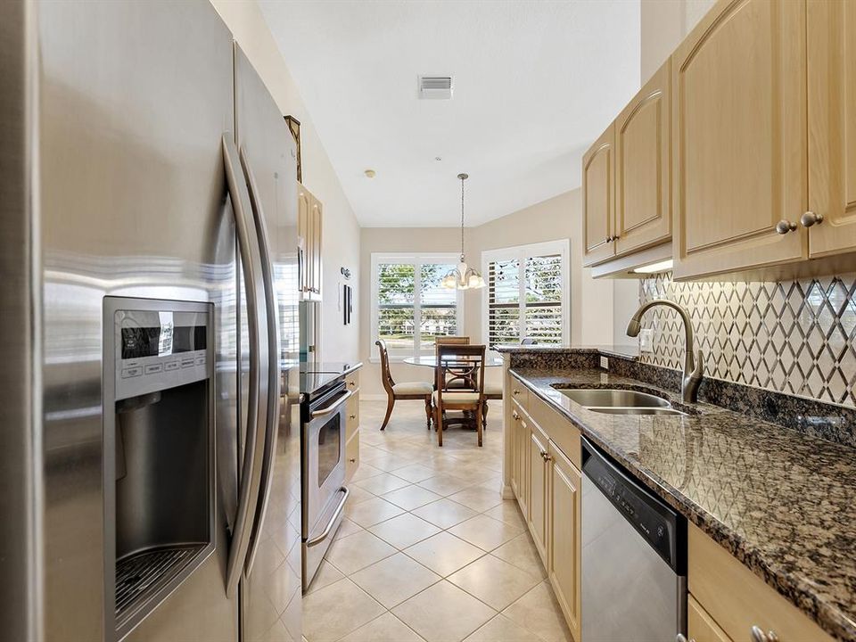 Activo con contrato: $285,000 (3 camas, 2 baños, 1383 Pies cuadrados)