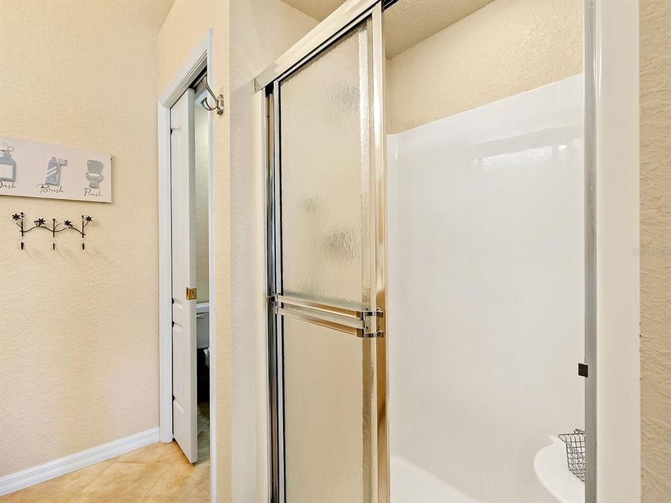 Activo con contrato: $285,000 (3 camas, 2 baños, 1383 Pies cuadrados)