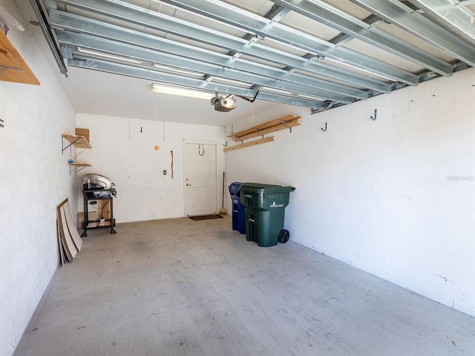 Activo con contrato: $285,000 (3 camas, 2 baños, 1383 Pies cuadrados)