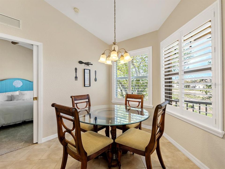 Activo con contrato: $285,000 (3 camas, 2 baños, 1383 Pies cuadrados)