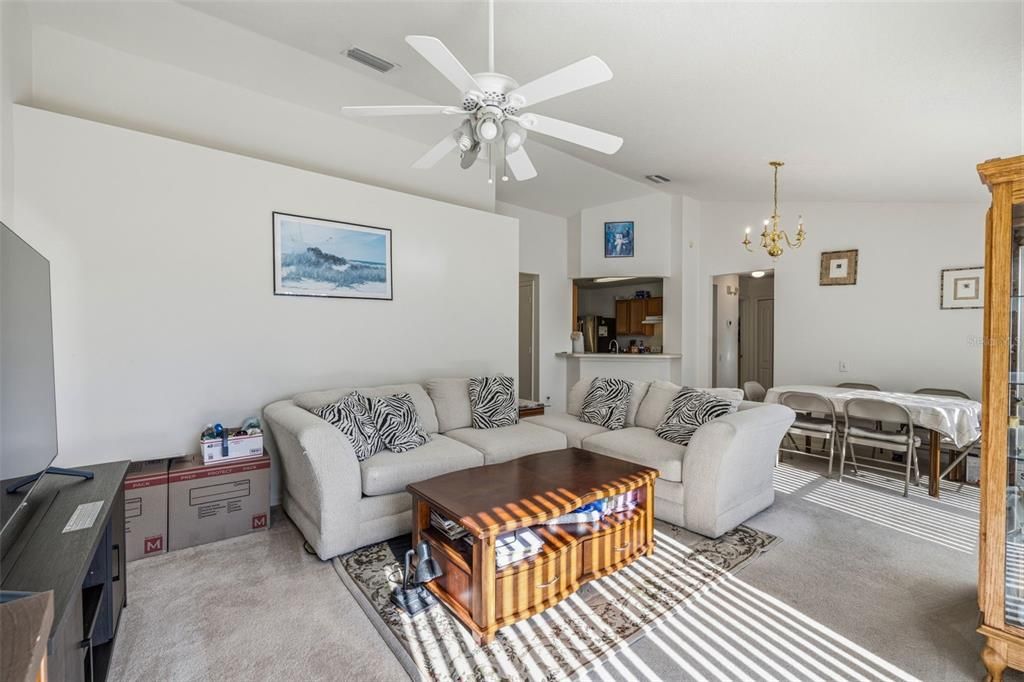 Activo con contrato: $275,000 (3 camas, 2 baños, 1226 Pies cuadrados)