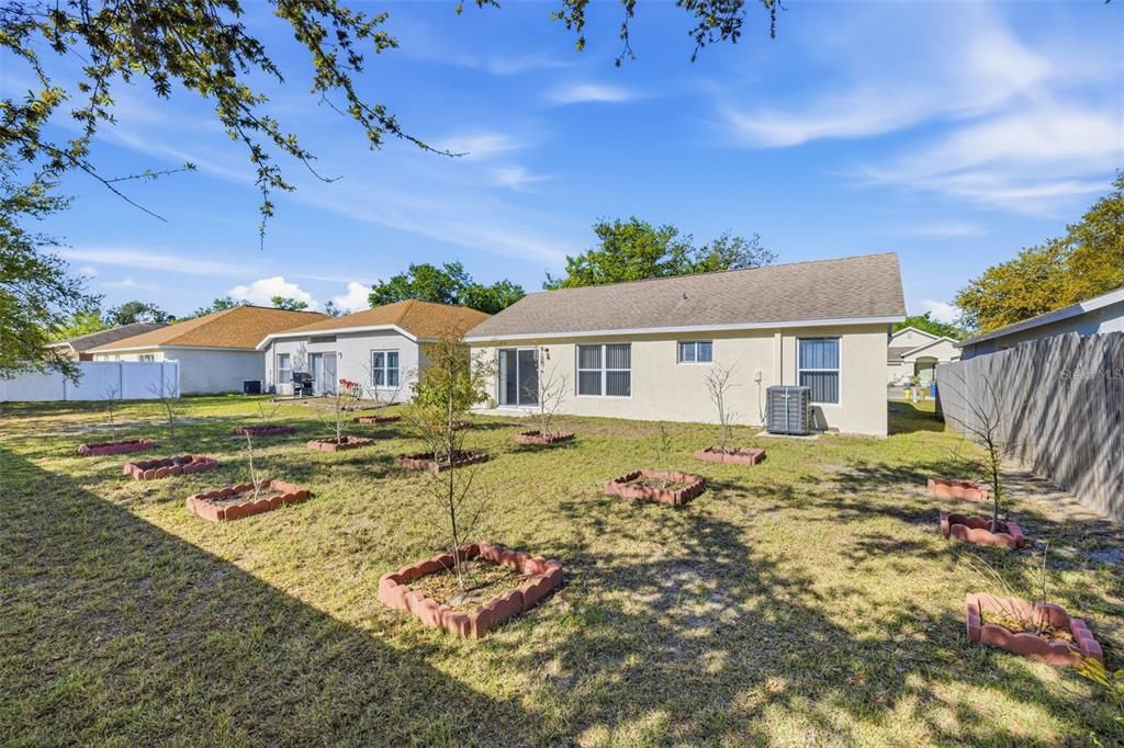 Activo con contrato: $275,000 (3 camas, 2 baños, 1226 Pies cuadrados)