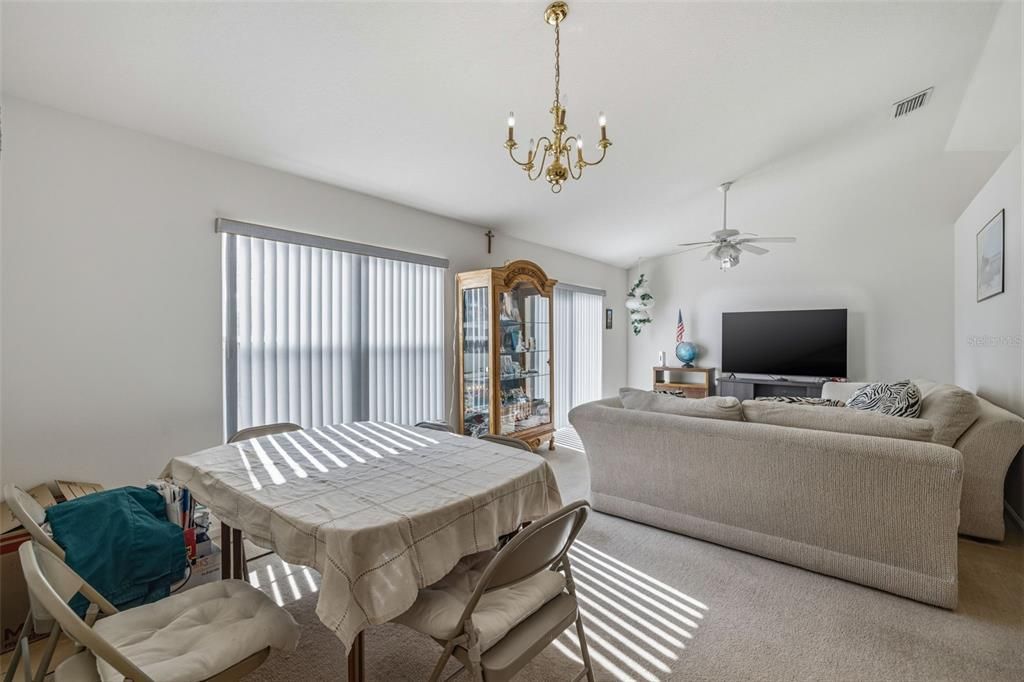 Activo con contrato: $275,000 (3 camas, 2 baños, 1226 Pies cuadrados)