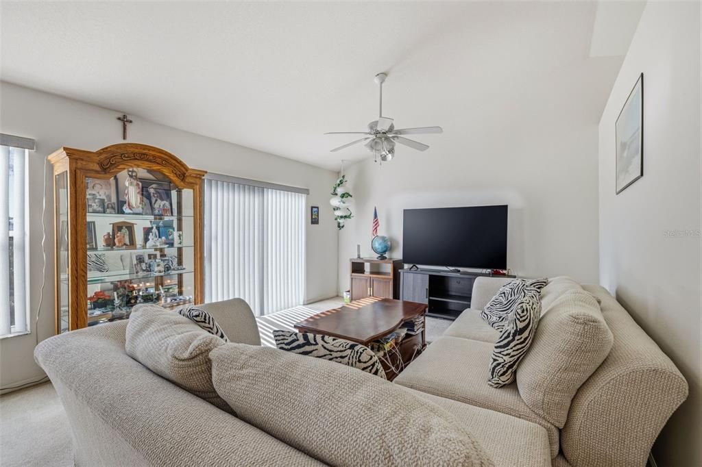 Activo con contrato: $275,000 (3 camas, 2 baños, 1226 Pies cuadrados)