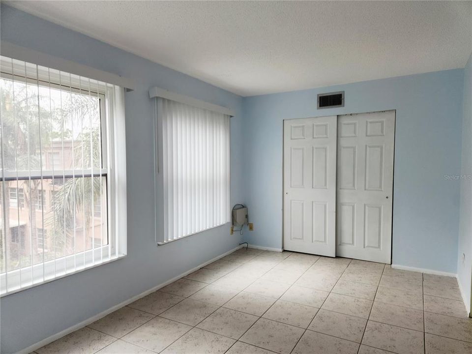 For Rent: $1,275 (1 beds, 1 baths, 825 Square Feet)