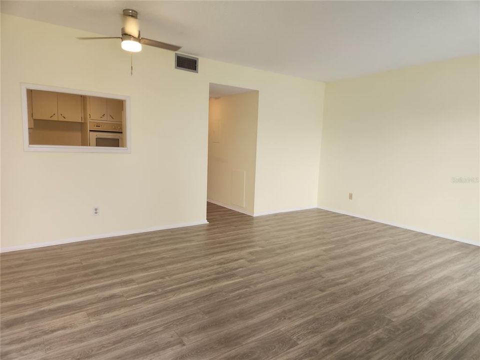 For Rent: $1,275 (1 beds, 1 baths, 825 Square Feet)