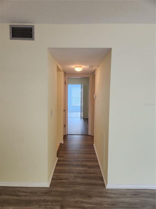 For Rent: $1,275 (1 beds, 1 baths, 825 Square Feet)