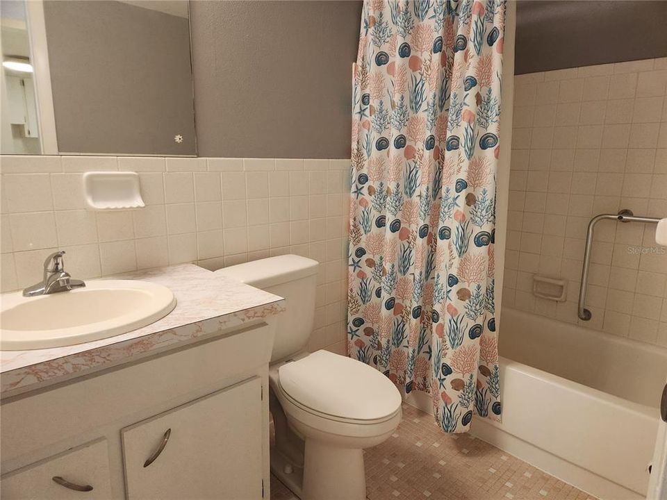 For Rent: $1,275 (1 beds, 1 baths, 825 Square Feet)