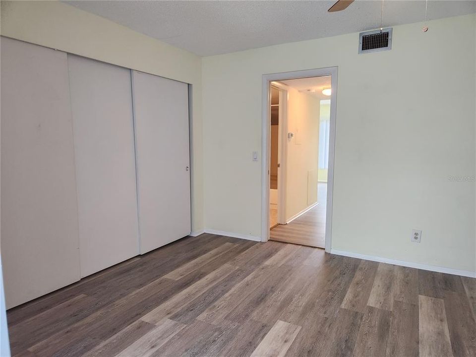 For Rent: $1,275 (1 beds, 1 baths, 825 Square Feet)