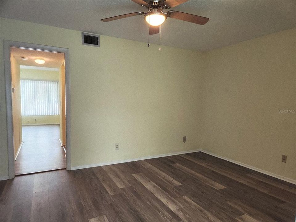 For Rent: $1,275 (1 beds, 1 baths, 825 Square Feet)