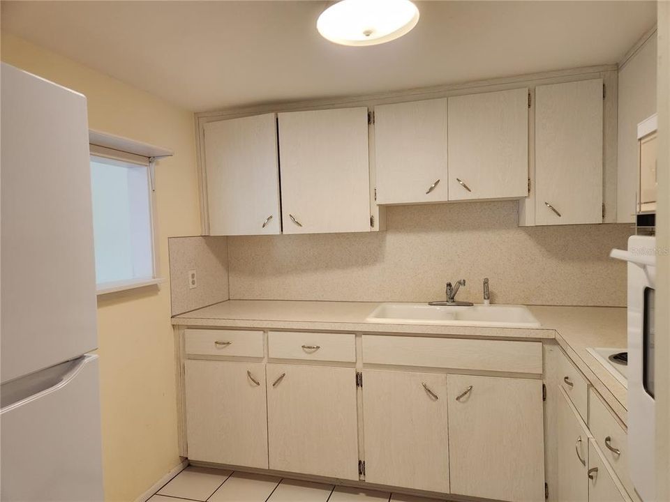 For Rent: $1,275 (1 beds, 1 baths, 825 Square Feet)