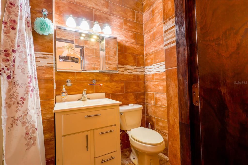 For Sale: $375,000 (4 beds, 4 baths, 1600 Square Feet)