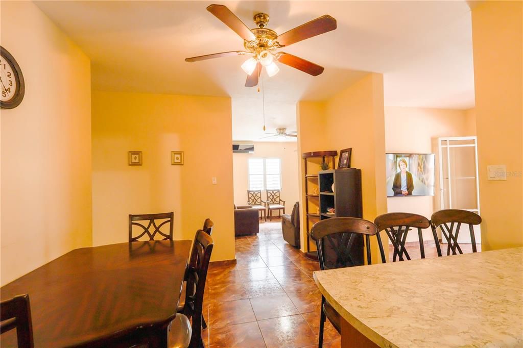For Sale: $375,000 (4 beds, 4 baths, 1600 Square Feet)