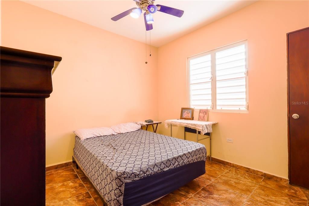 For Sale: $375,000 (4 beds, 4 baths, 1600 Square Feet)