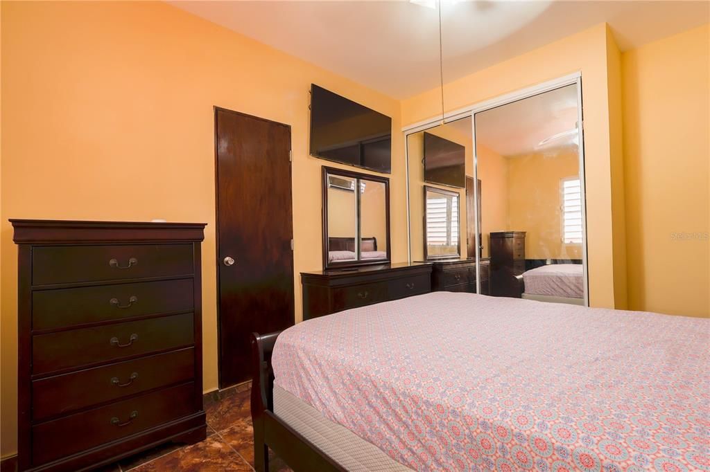 For Sale: $375,000 (4 beds, 4 baths, 1600 Square Feet)