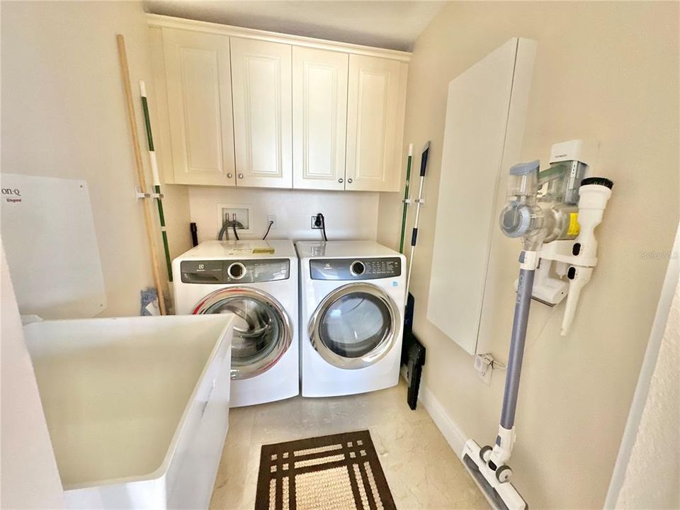 В аренду: $8,300 (3 спален, 3 ванн, 2545 Квадратных фут)