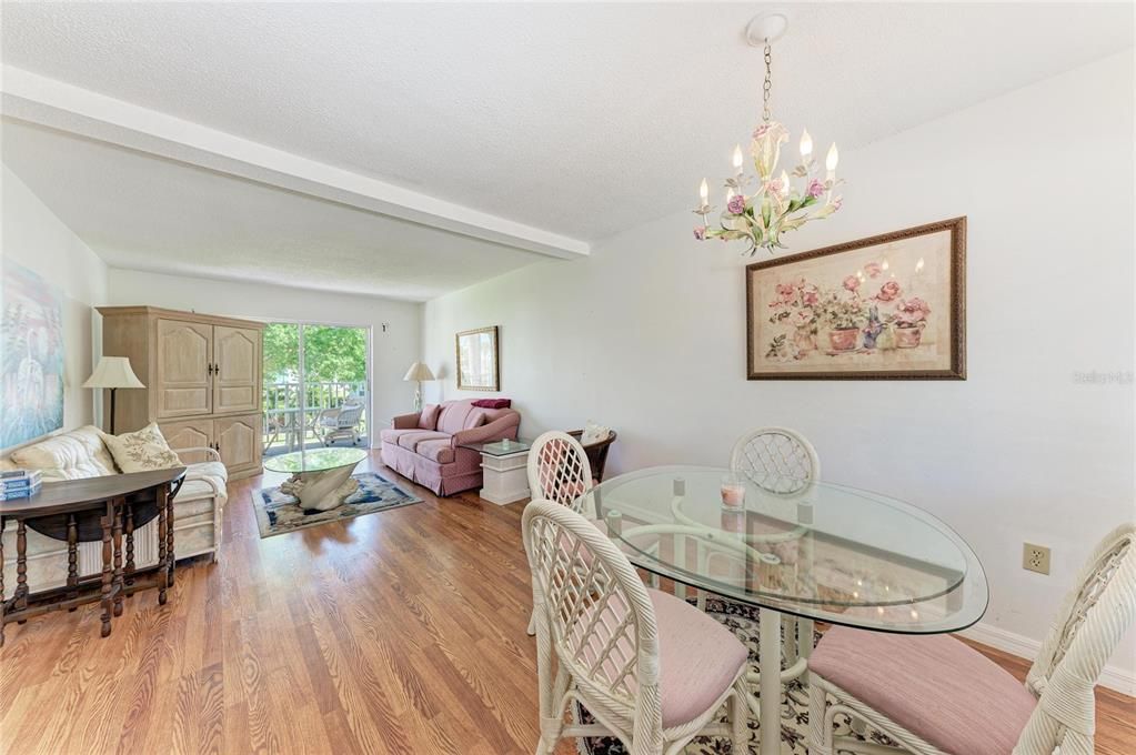 Active With Contract: $74,900 (2 beds, 1 baths, 733 Square Feet)