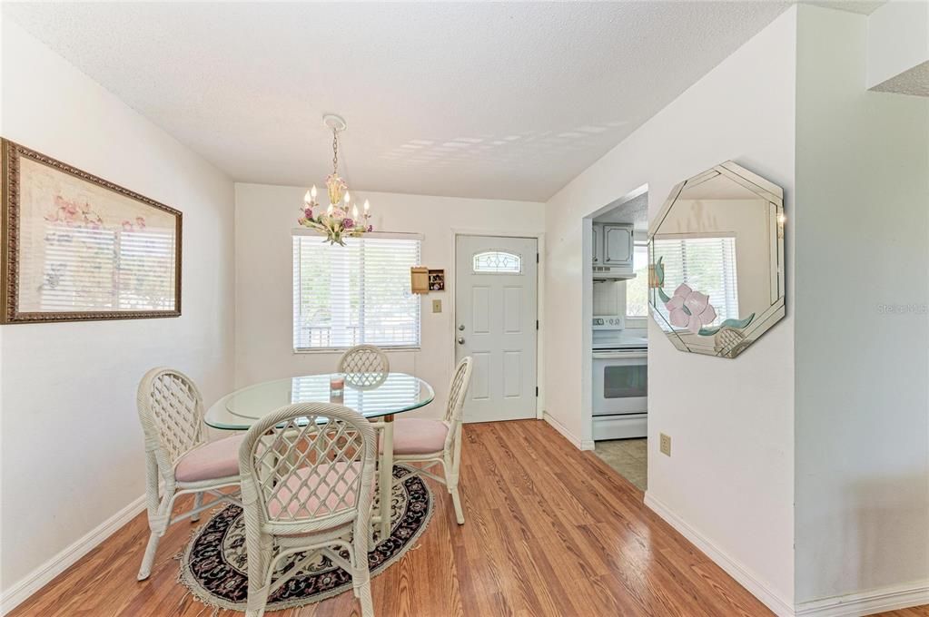 Active With Contract: $74,900 (2 beds, 1 baths, 733 Square Feet)
