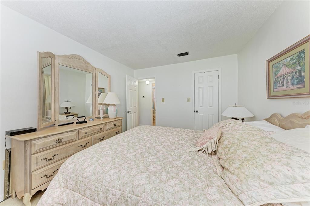 Active With Contract: $74,900 (2 beds, 1 baths, 733 Square Feet)