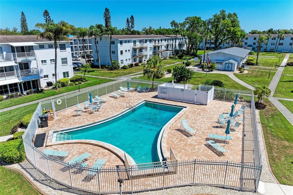 Active With Contract: $74,900 (2 beds, 1 baths, 733 Square Feet)