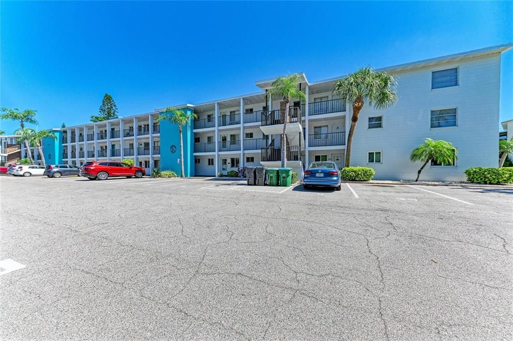 Active With Contract: $74,900 (2 beds, 1 baths, 733 Square Feet)